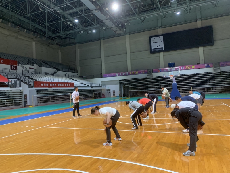 替补球员关键时刻助球队锁胜